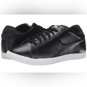 Nike Leather Sneakers! Like New! Size 6.5